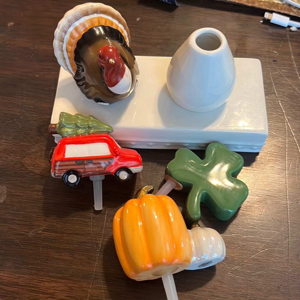 Nora Fleming RETIRED bud vase pumpkins, clover, car and turkey - perfect cond!